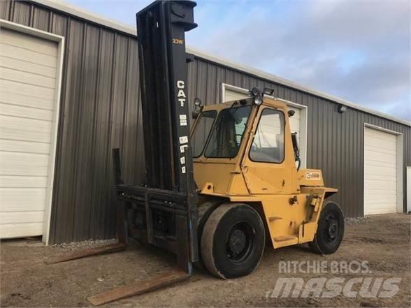 CAT V180B 柴油卡車