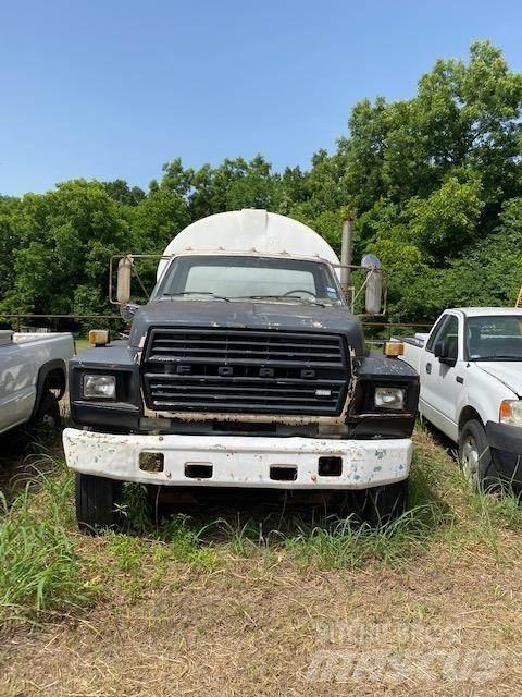 Ford F800 運油車