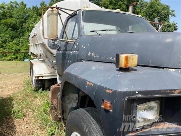Ford F800 運油車