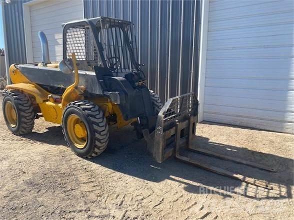 JCB 520 伸縮臂操作車