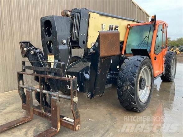 JLG 1055 伸縮臂操作車