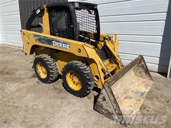 John Deere 317 滑移轉向裝載機