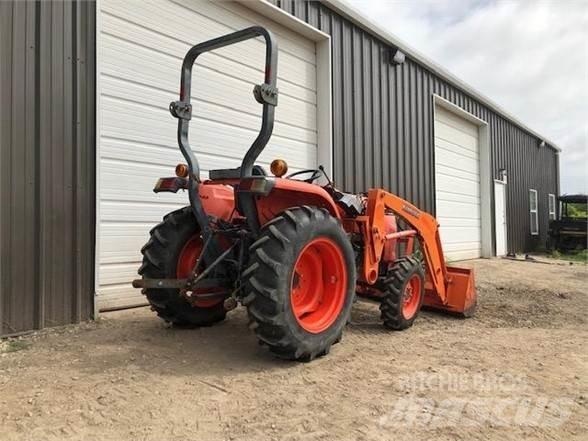 Kubota L3200 曳引機