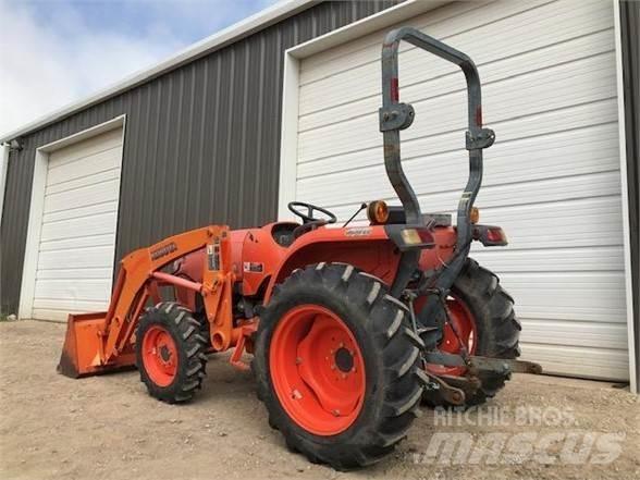 Kubota L3200 曳引機