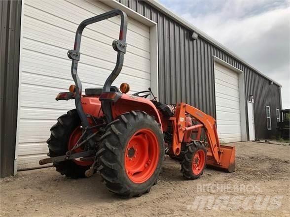 Kubota L3200 曳引機