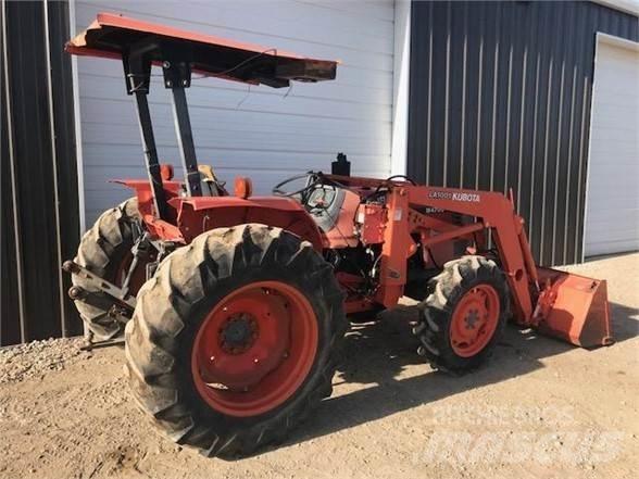 Kubota M4700 曳引機