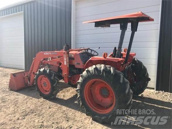 Kubota M4700 曳引機