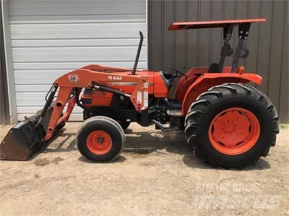 Kubota M9000 曳引機