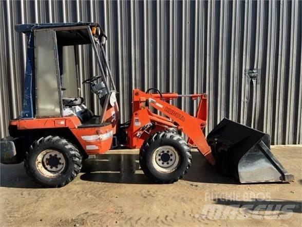 Kubota R420 輪胎式裝載機