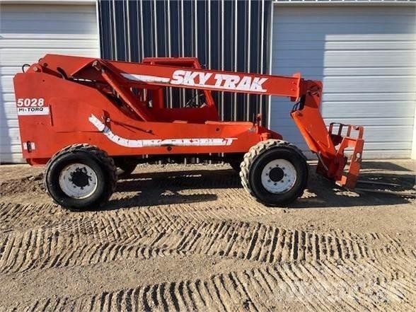 SkyTrak 5028 伸縮臂操作車