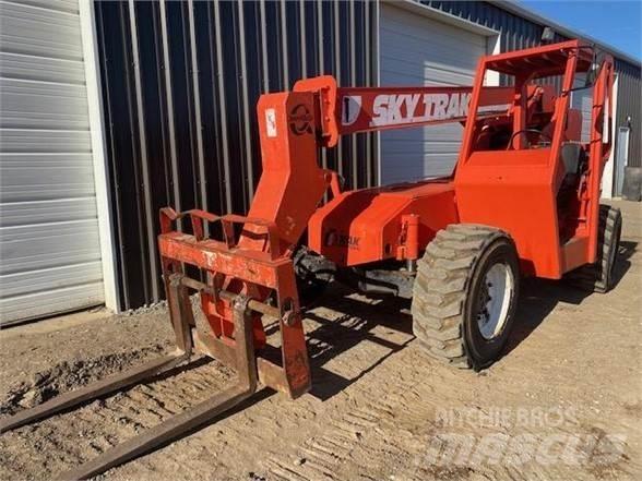 SkyTrak 5028 伸縮臂操作車