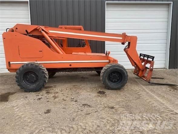 SkyTrak 5028 伸縮臂操作車
