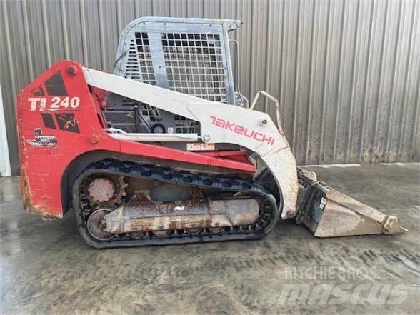 Takeuchi TL240 滑移轉向裝載機
