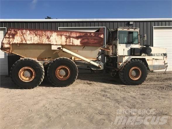 Terex TA27 鉸接式起吊車