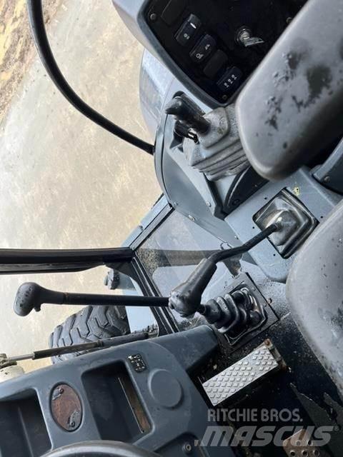Terex TLB840R 反鏟裝載機