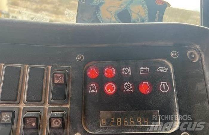 CAT 771D 側卸礦車