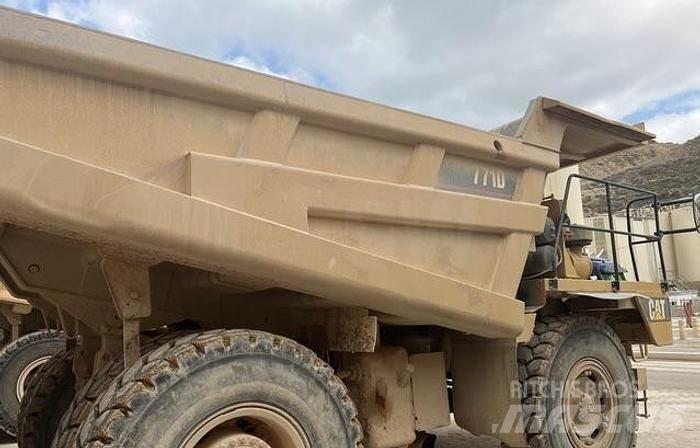 CAT 771D 側卸礦車