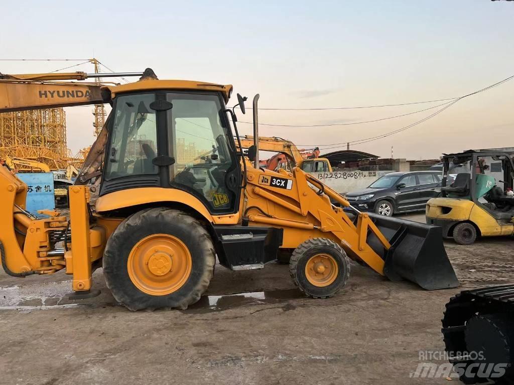 JCB 3CX 反鏟裝載機