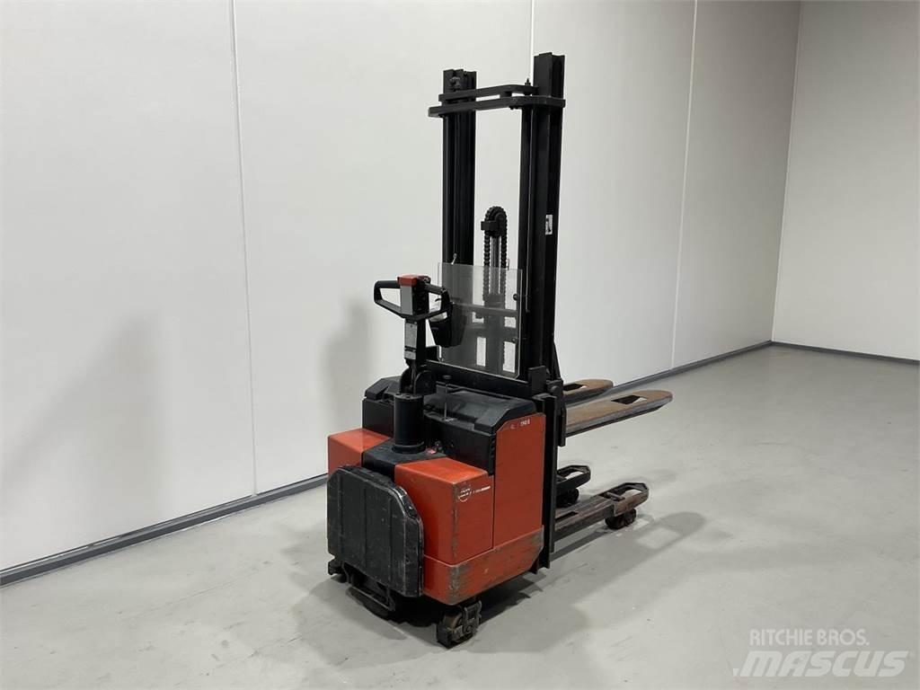 BT LSF1250/11 自走式堆積機