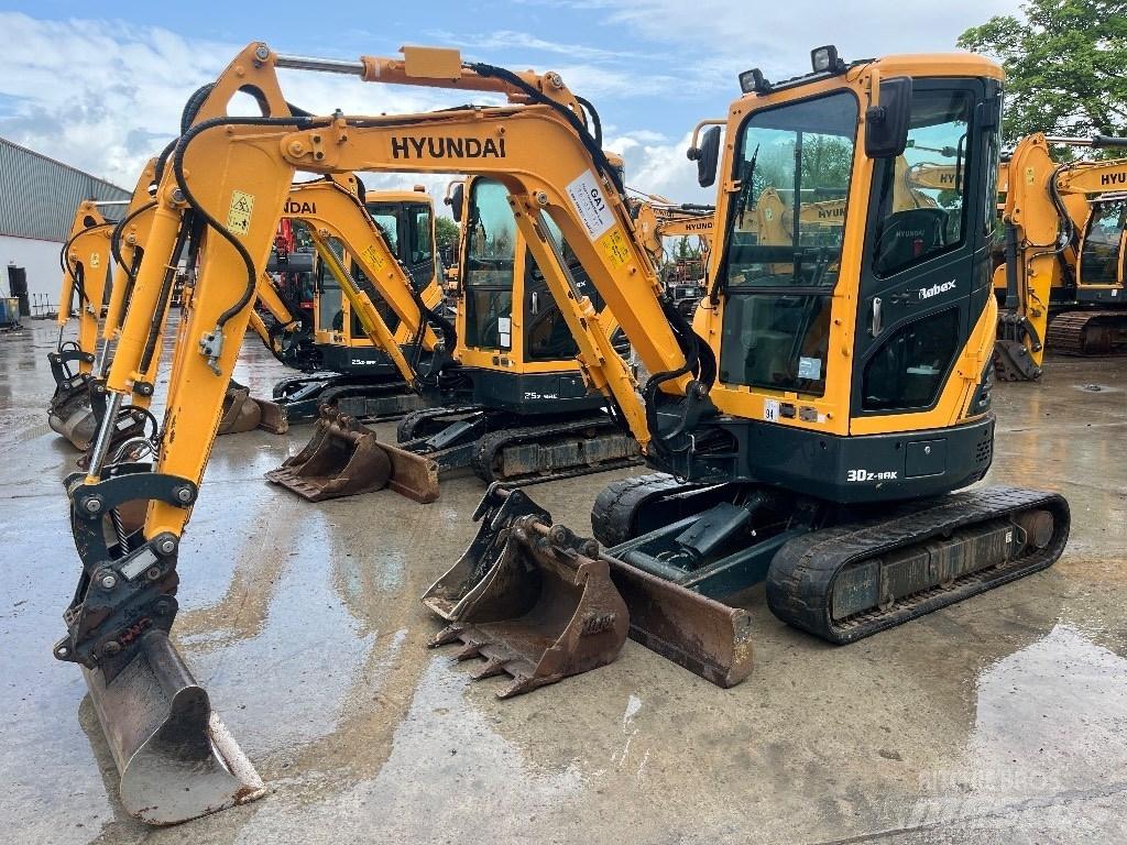 Hyundai R30 Z-9AK 小型挖土機/掘鑿機<7t(小型挖掘機)