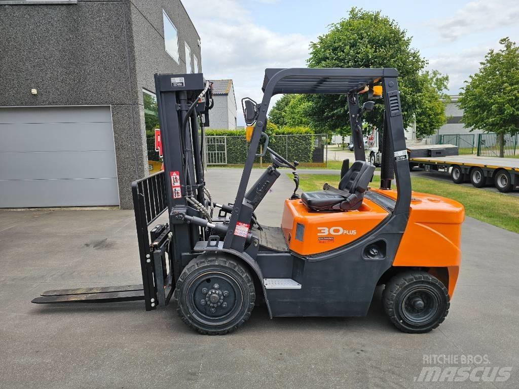 Doosan D 30 G 柴油卡車