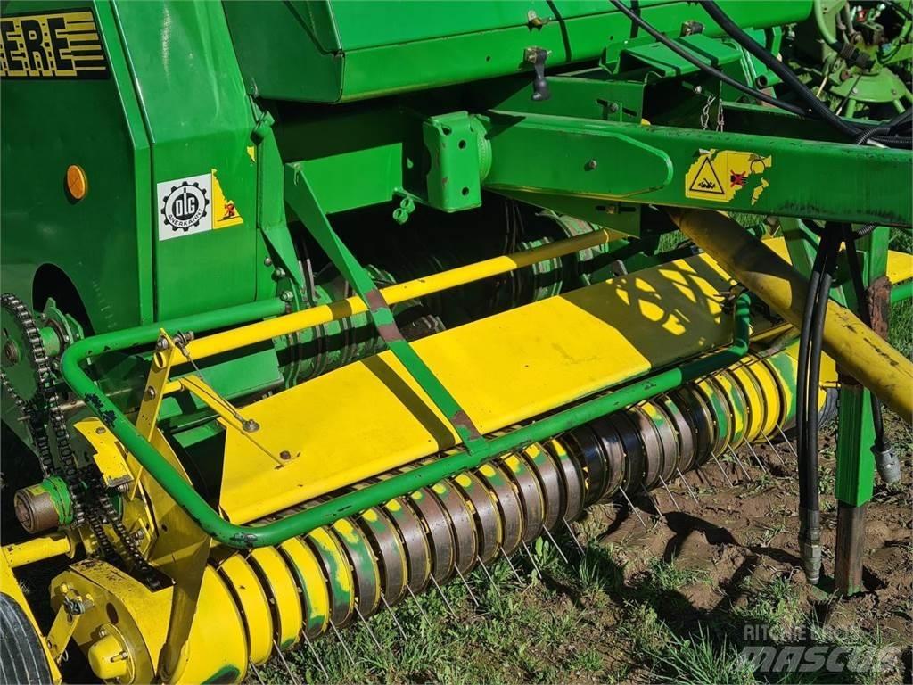 John Deere 590 圓型牧草打包機