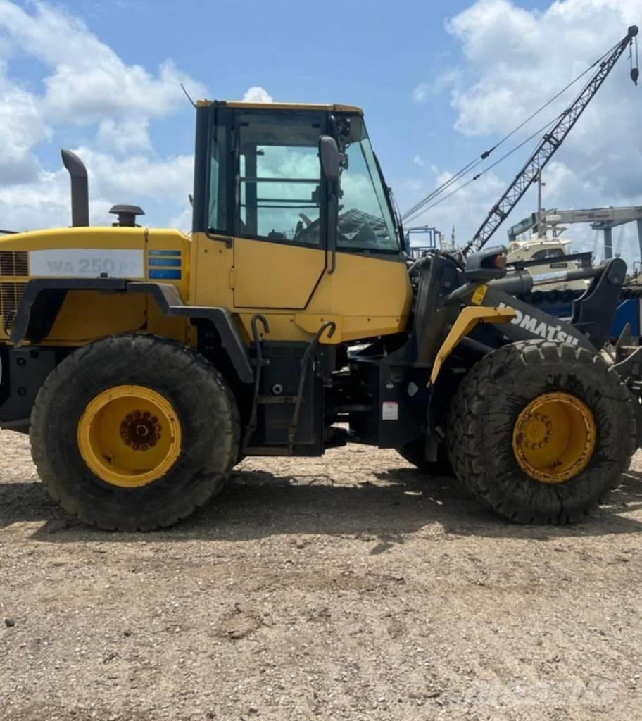 Komatsu WA 250 PZ-6 輪胎式裝載機