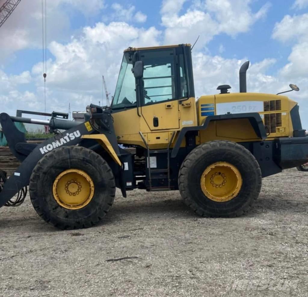 Komatsu WA 250 PZ-6 輪胎式裝載機
