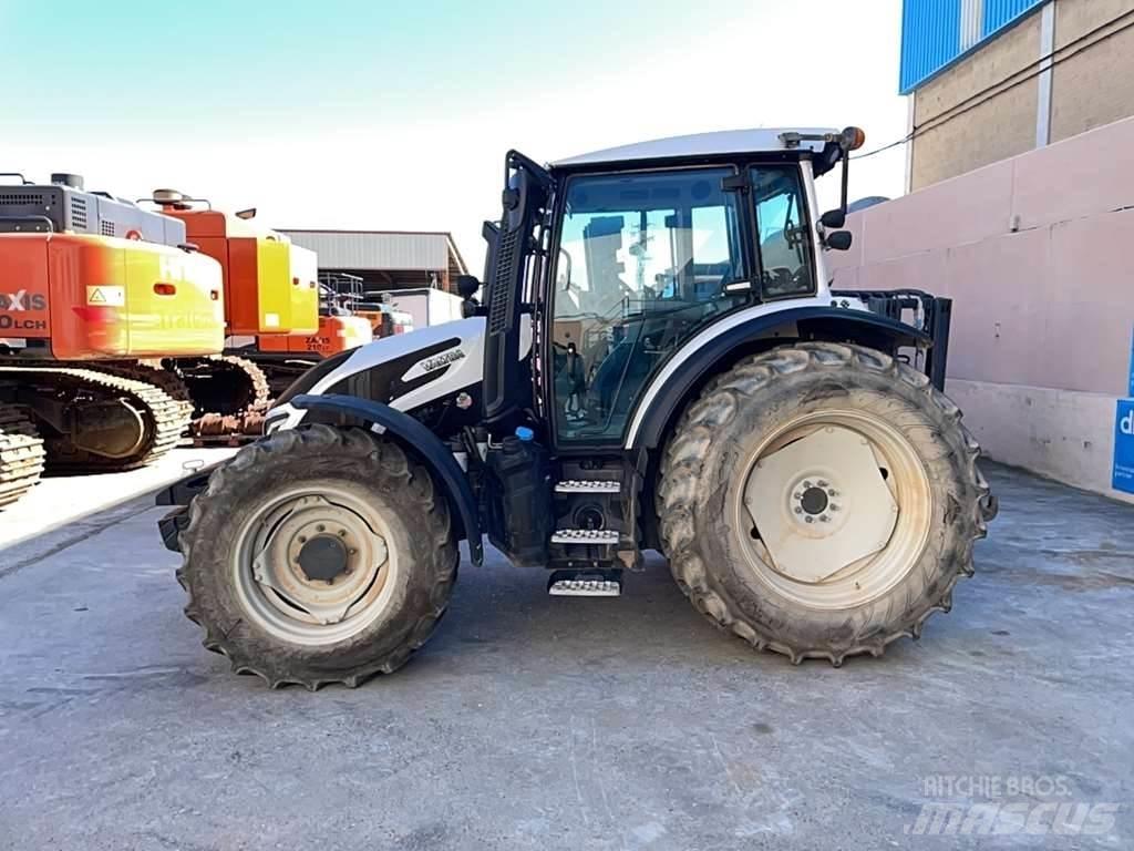 Valtra G115 曳引機