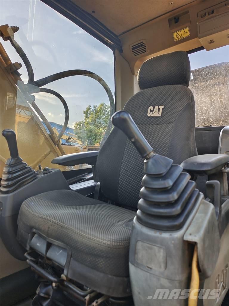 CAT 320 D 2 L 履帶式 挖土機/掘鑿機/挖掘機