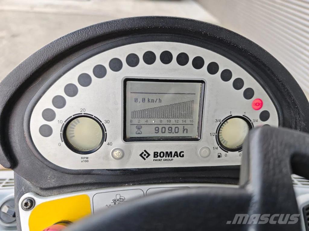 Bomag BW 177 D-5 膠輪滾壓機