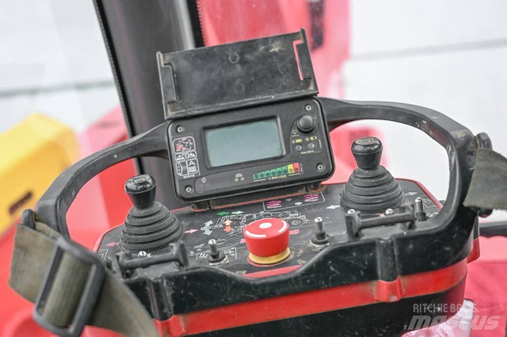 Manitou MRT 3255 伸縮臂操作車