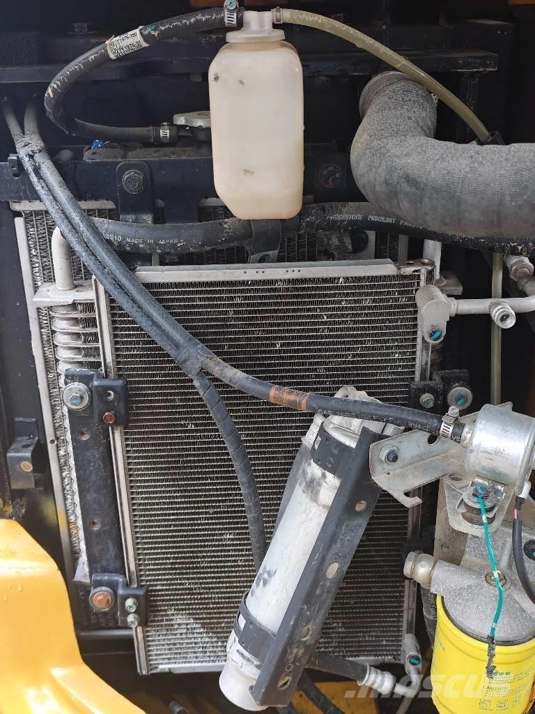 CAT 303.5E 小型挖土機/掘鑿機<7t(小型挖掘機)