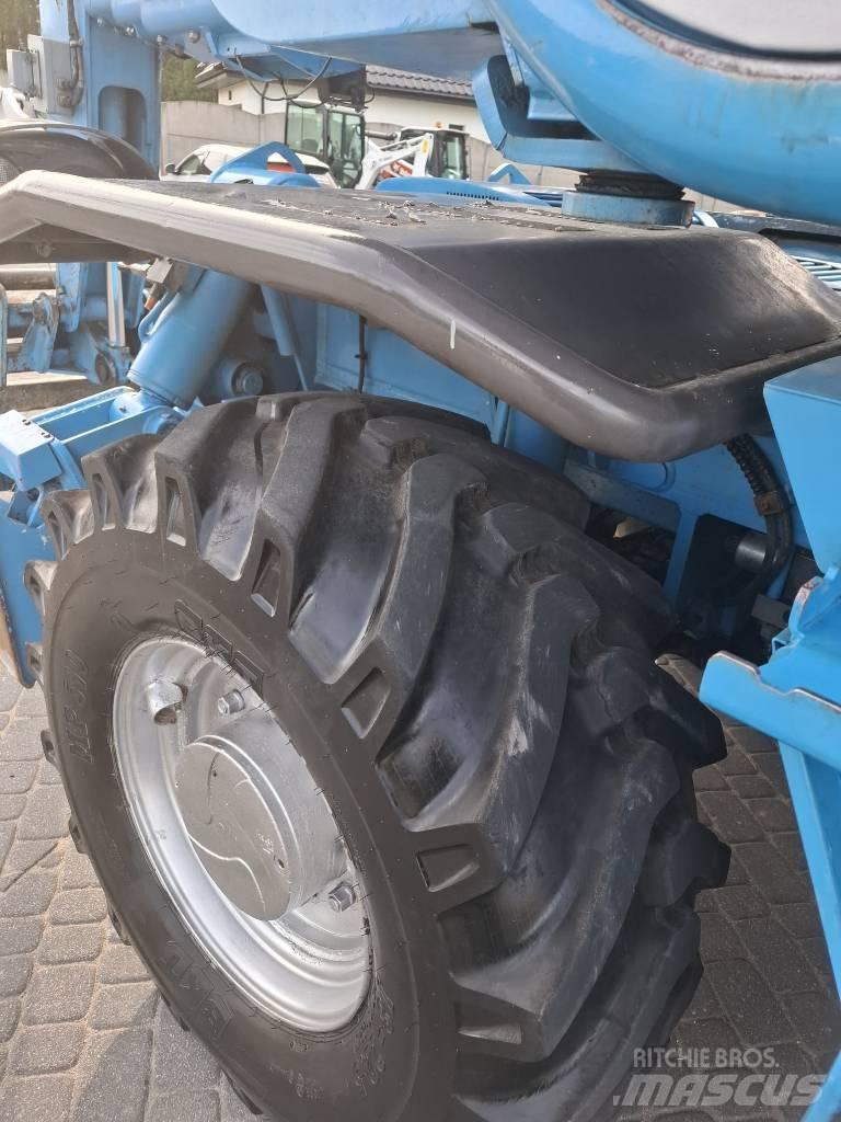 Manitou MRT 2150 伸縮臂操作車