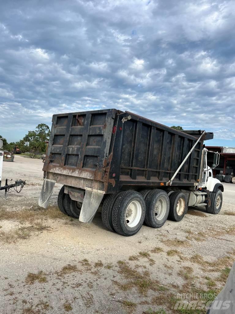 Mack Granite 傾卸式卡車