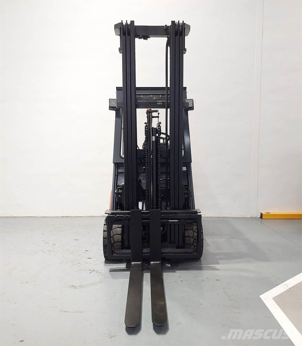 Toyota 7FBMF30 電動堆高機
