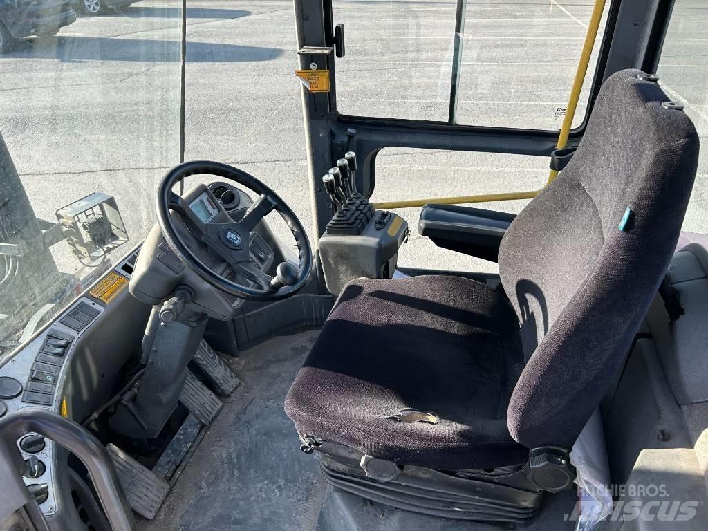 Kalmar DCE70-6 柴油卡車