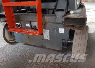 SkyJack SJ III 4726 剪式升降機