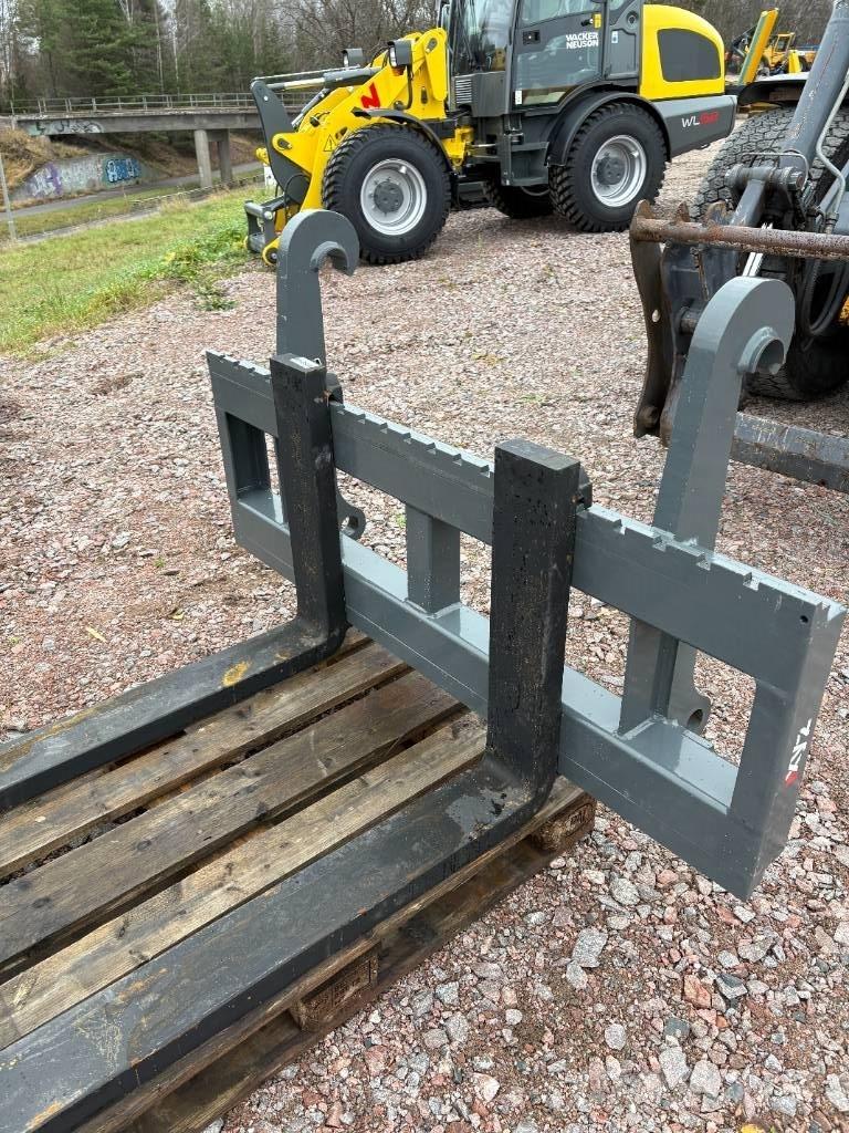 XYZ Gaffelställ BM 輪胎式裝載機