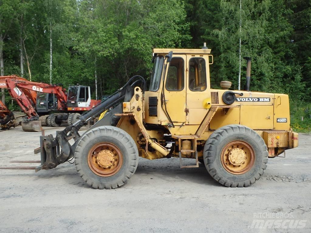 Volvo BM 4300 4x4 輪胎式裝載機