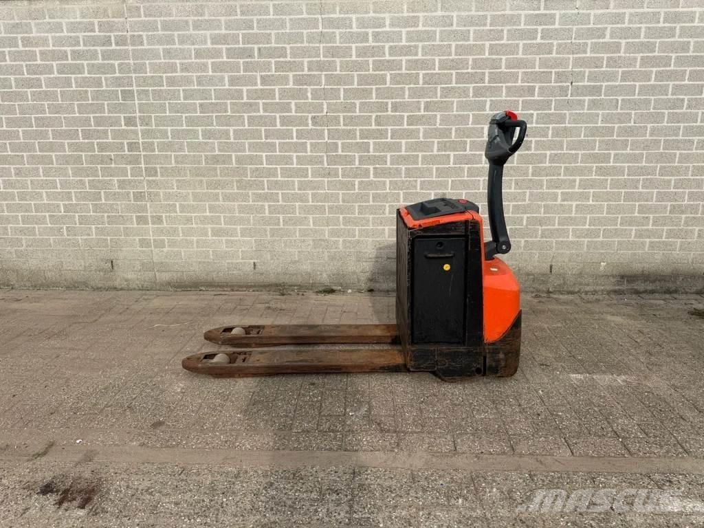 BT SWE200D 行走控制式堆積機