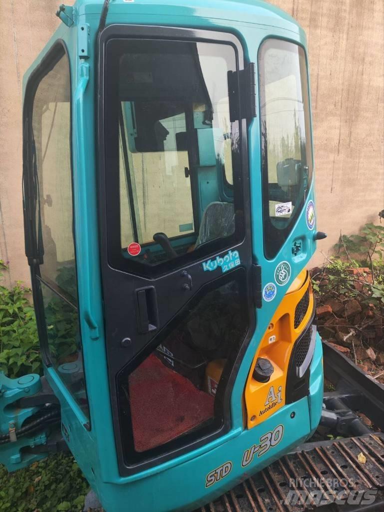 Kubota U 30 小型挖土機/掘鑿機<7t(小型挖掘機)