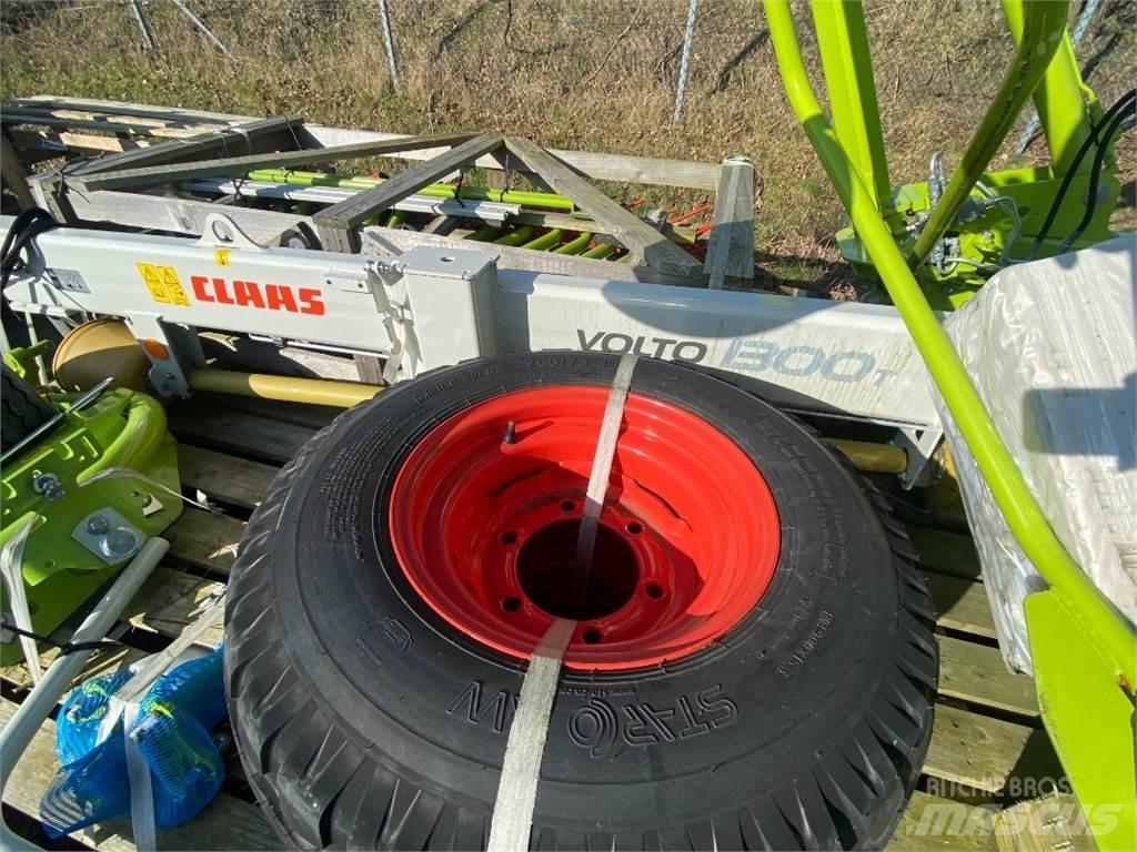 CLAAS VOLTO 1300 T 耙與翻草機