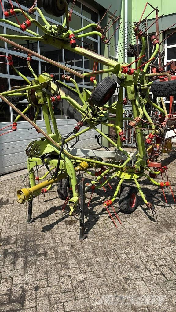 CLAAS Volto 770 耙與翻草機