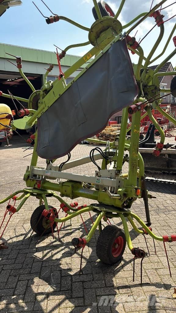 CLAAS Volto 770 耙與翻草機