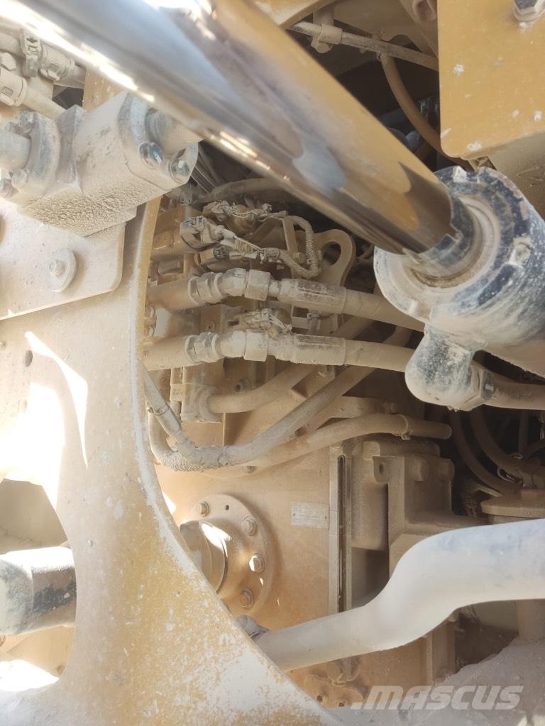 CAT 966 M 輪胎式裝載機