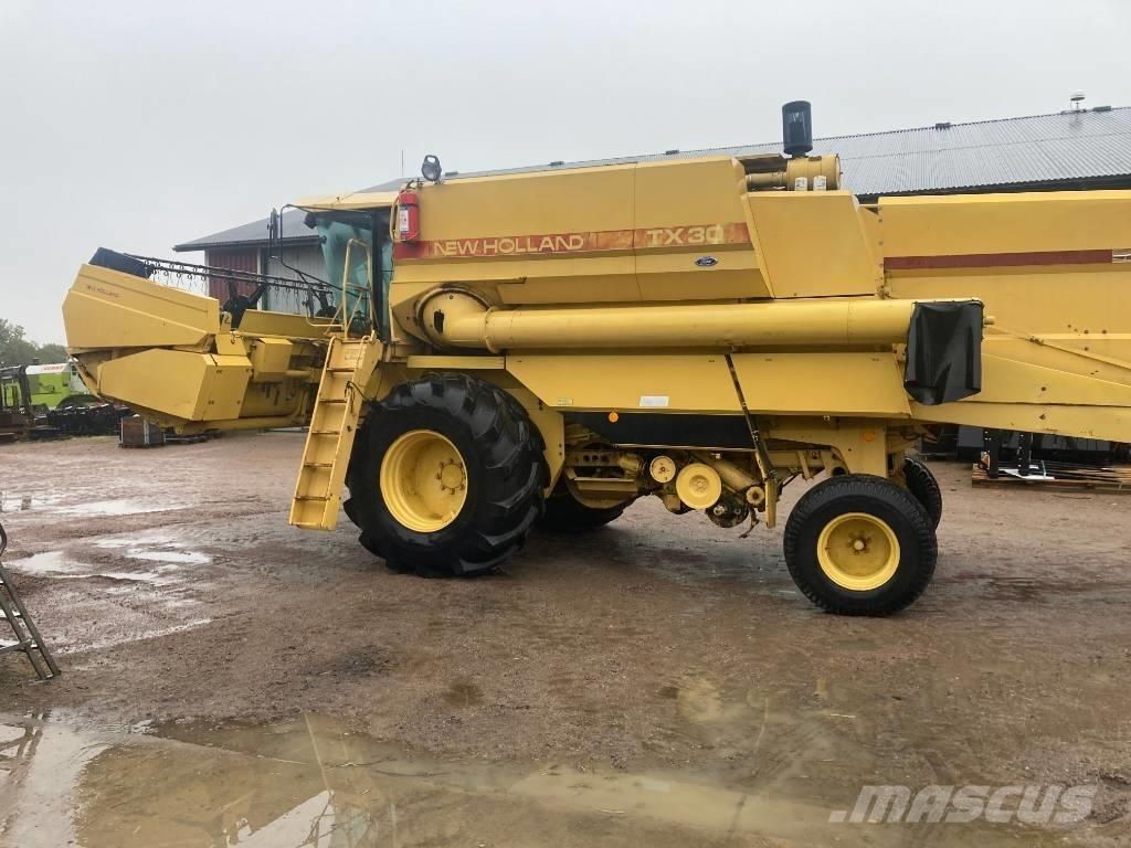 New Holland TX 30 聯合收穫機