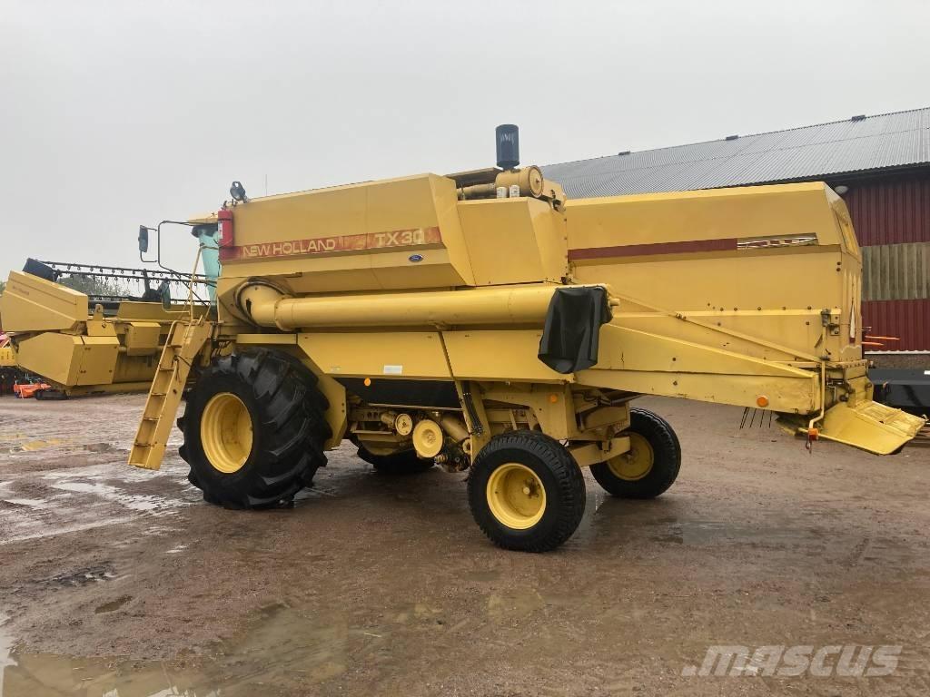 New Holland TX 30 聯合收穫機