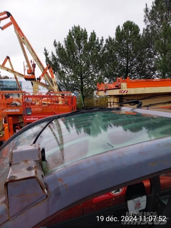 Manitou MT1440 伸縮臂操作車