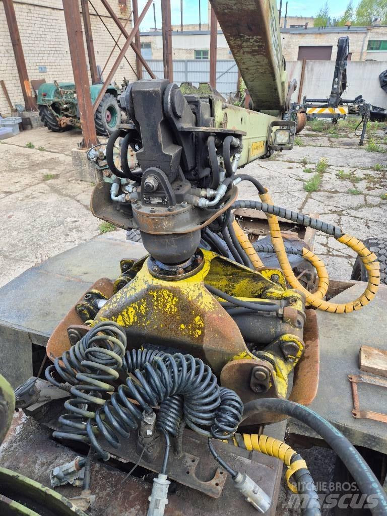 Loglift 82S 木材起重機